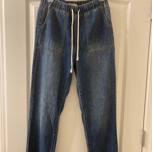 So Jogger Mom Jean. Super High‎ Rise. Size 5/27w